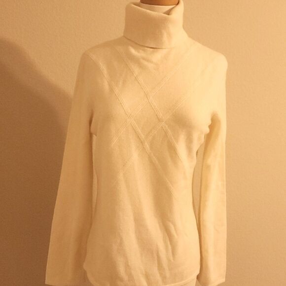 Classiques entier cashmere turtleneck sweater size large. - Picture 1 of 12